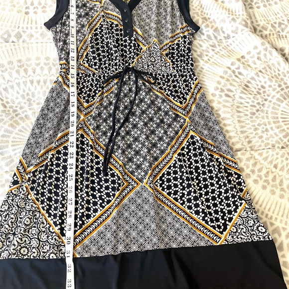 En Focus | Navy and Gold Midi Dress size 6P - Picture 3 of 4